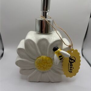 White and Yellow Daisy and bumblebee Collection